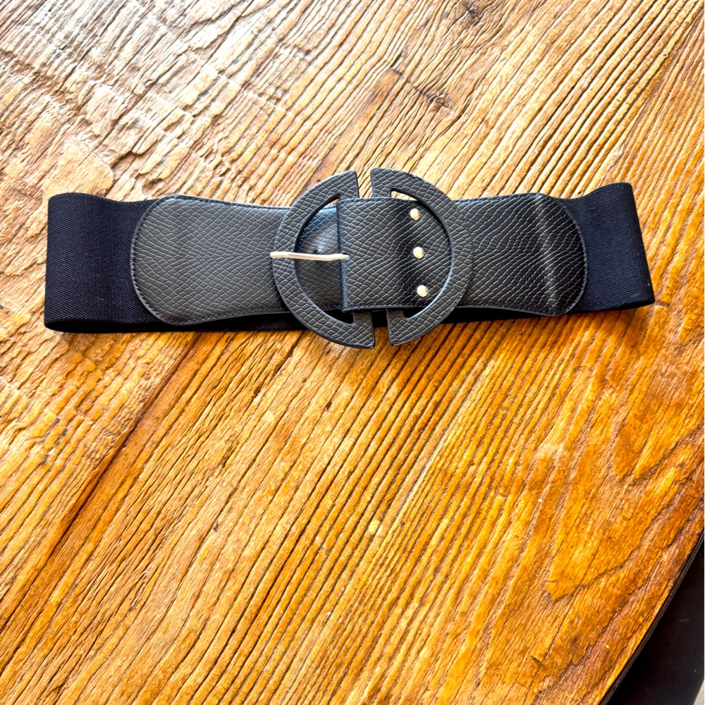 WHBM Black Stretch Cinch Belt with Textured Buckle